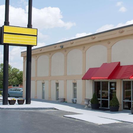 Super 8 By Wyndham Greensboro Eksteriør billede