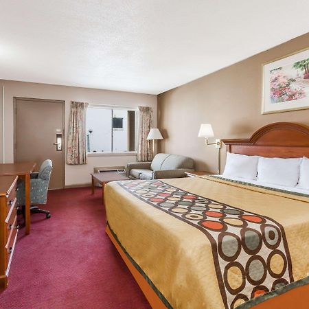 Super 8 By Wyndham Greensboro Eksteriør billede