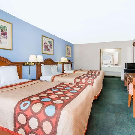 Super 8 By Wyndham Greensboro Eksteriør billede
