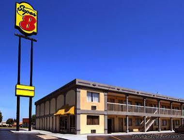 Super 8 By Wyndham Greensboro Eksteriør billede