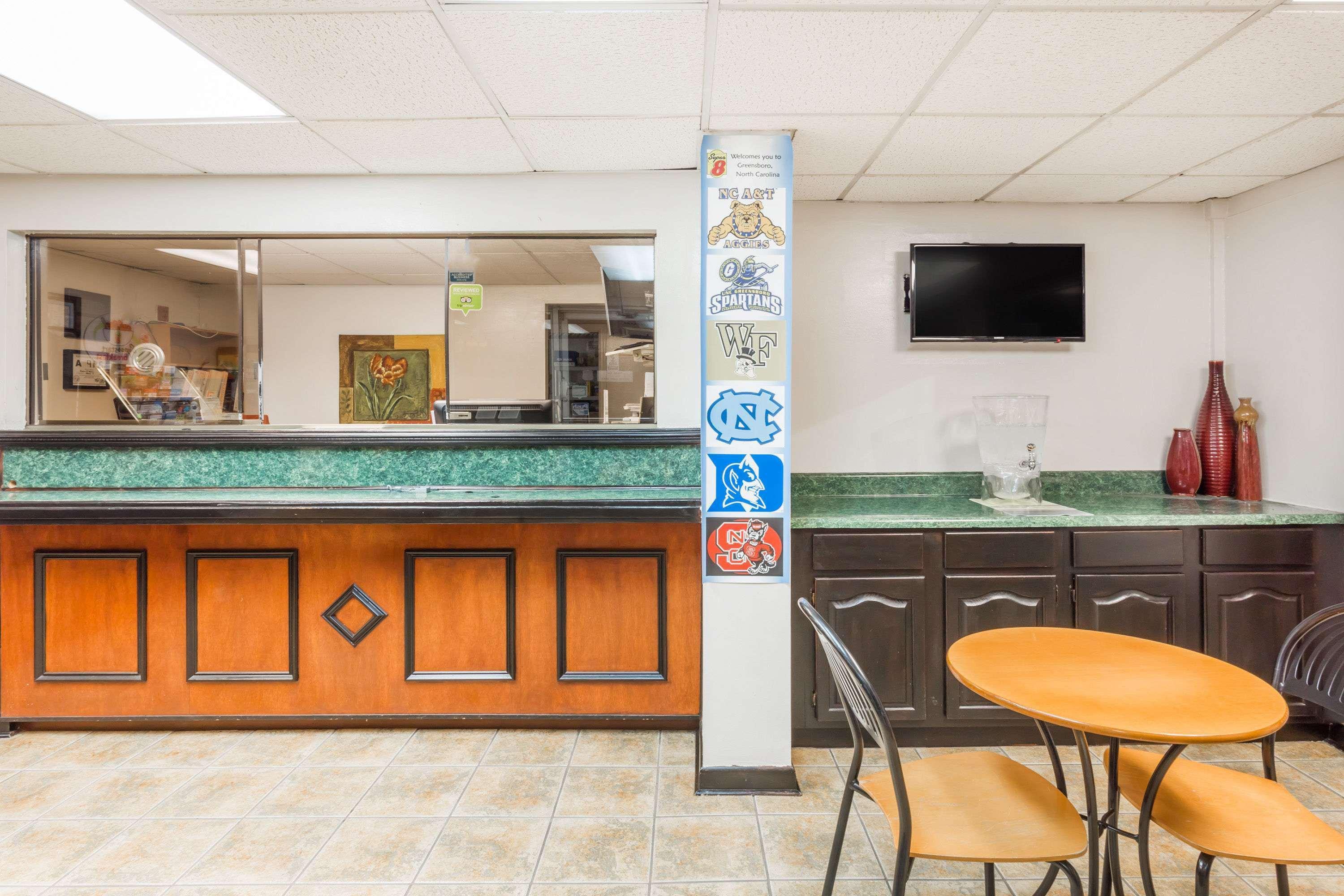 Super 8 By Wyndham Greensboro Eksteriør billede