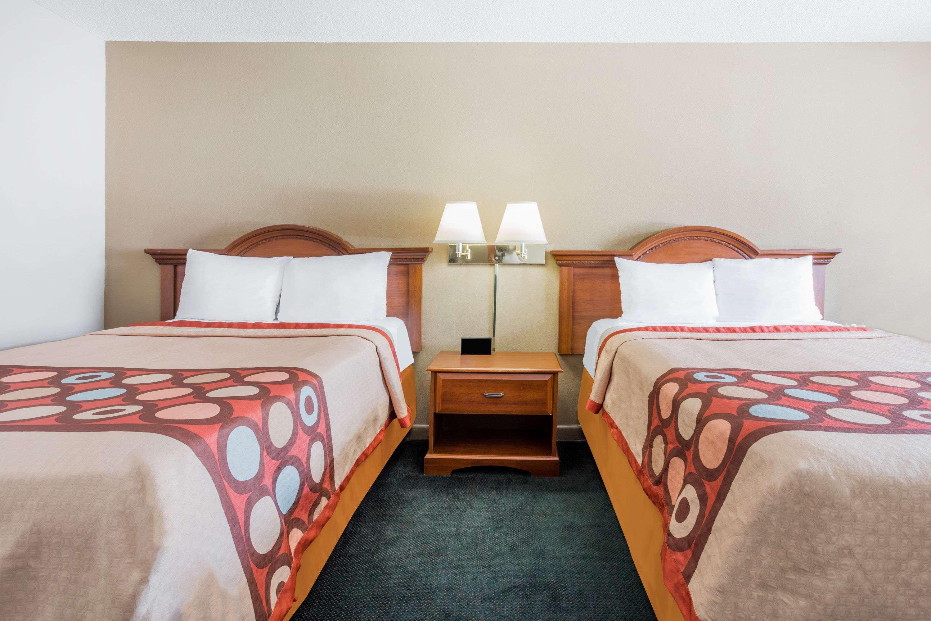 Super 8 By Wyndham Greensboro Eksteriør billede