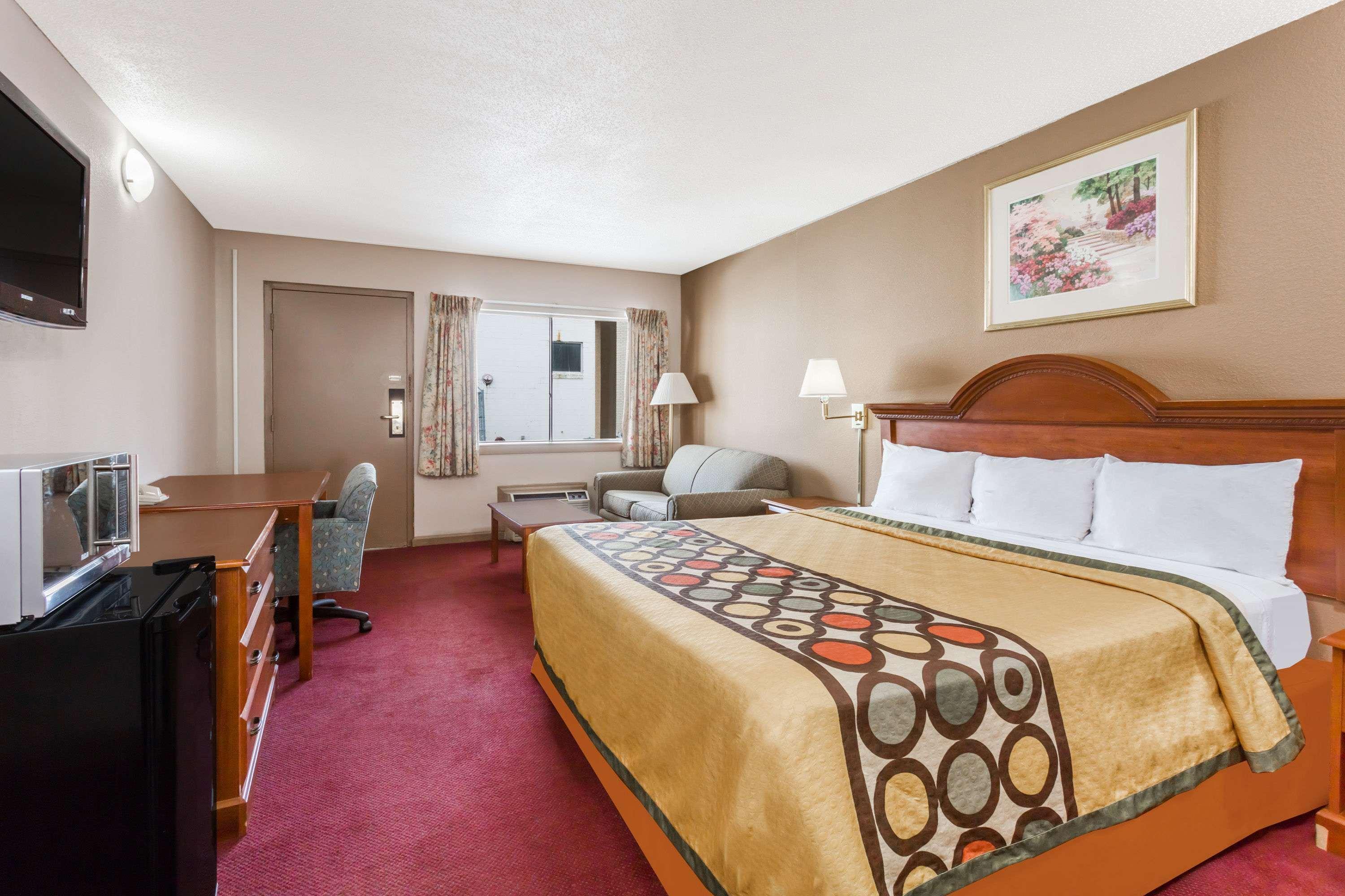 Super 8 By Wyndham Greensboro Eksteriør billede