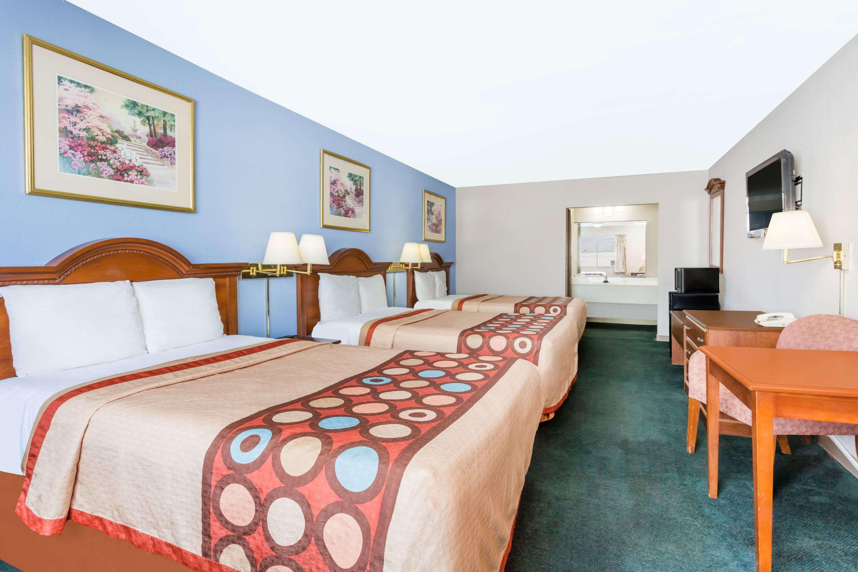 Super 8 By Wyndham Greensboro Eksteriør billede
